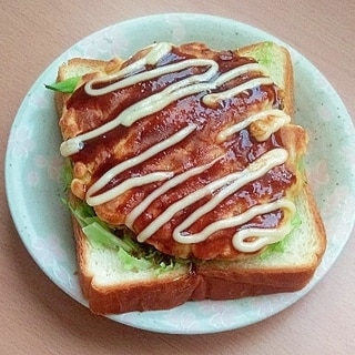 お好み焼きのせトースト